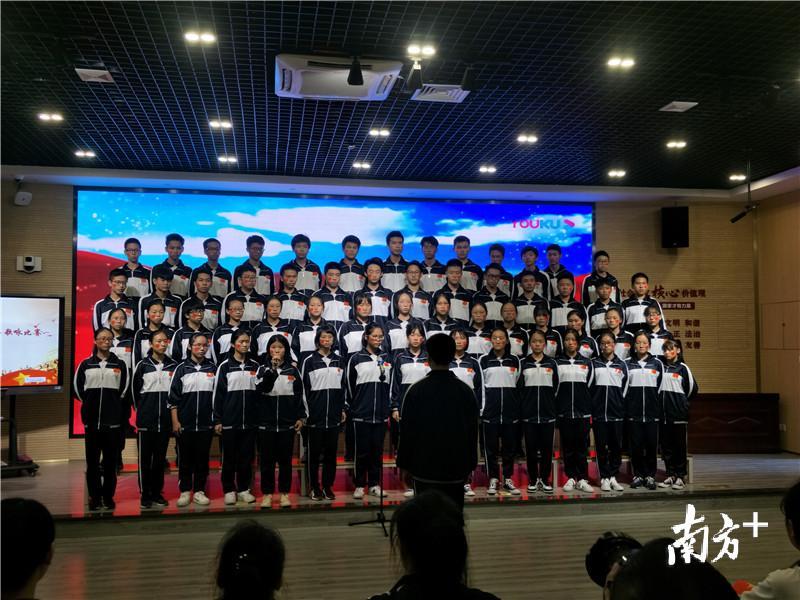 “我为祖国唱首歌”合唱比赛 “我为祖国唱首歌”合唱比赛