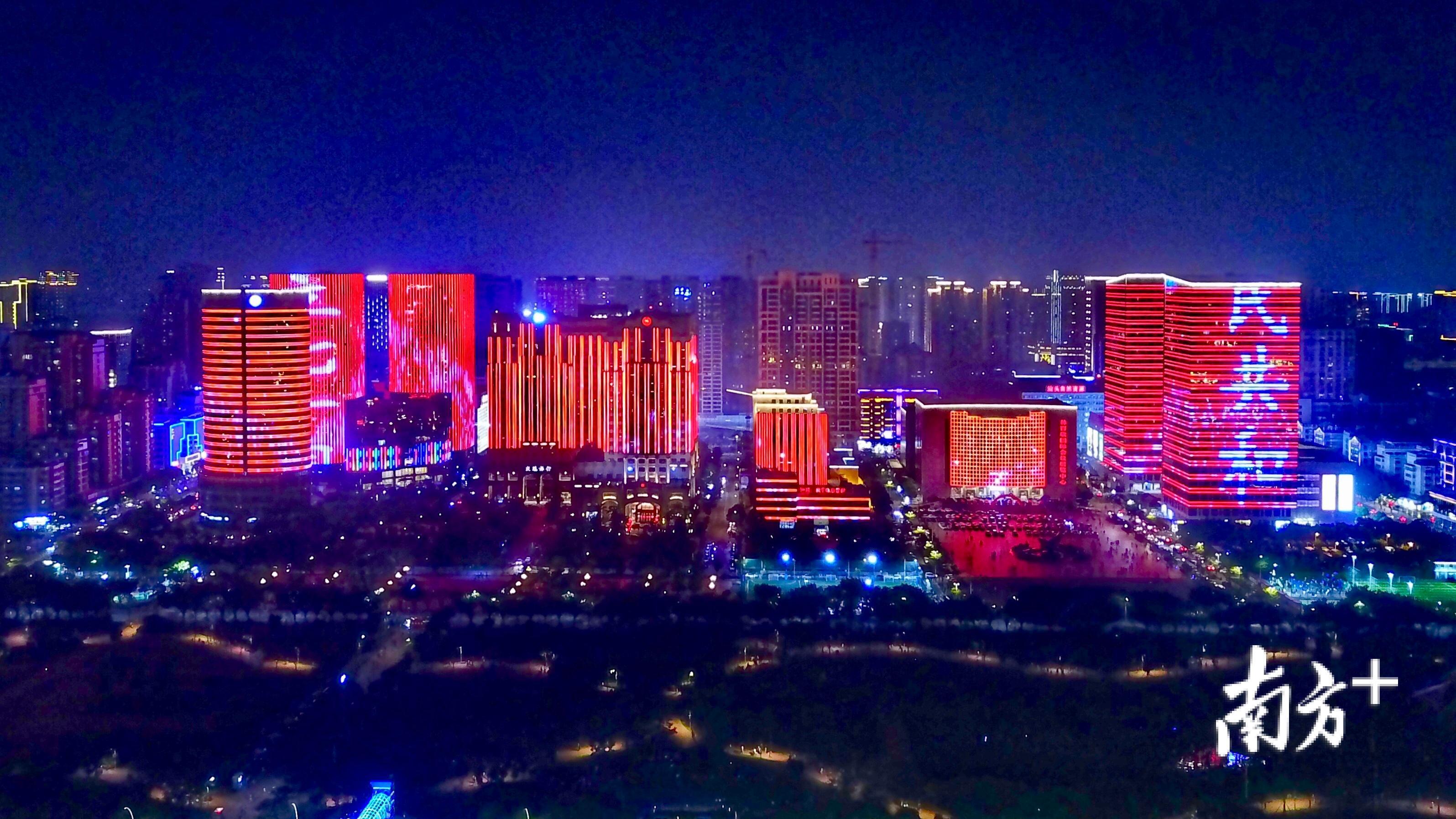 我爱你中国汕头时代广场灯光秀绽放献礼