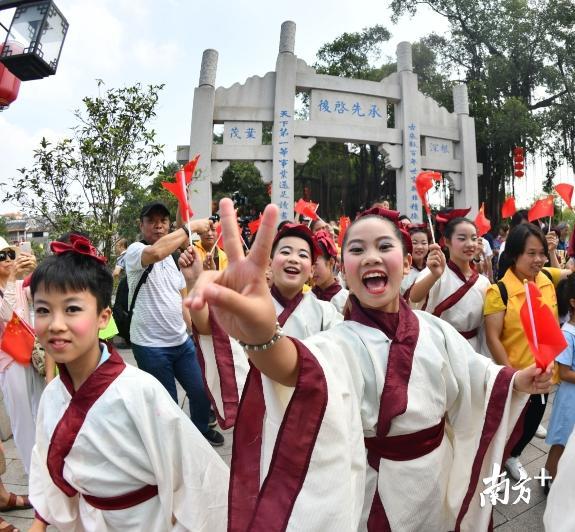 10月3日，南海西樵松塘村举办“千年松塘·翰林书乡”第七届翰林文化节。戴嘉信摄