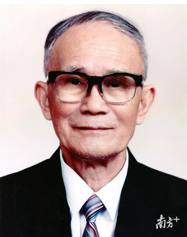 东莞清溪人张松鹤夫妇与人民英雄纪念碑的缘分