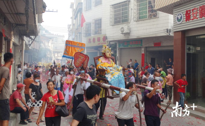 “赛神游”队伍。 “赛神游”队伍。
