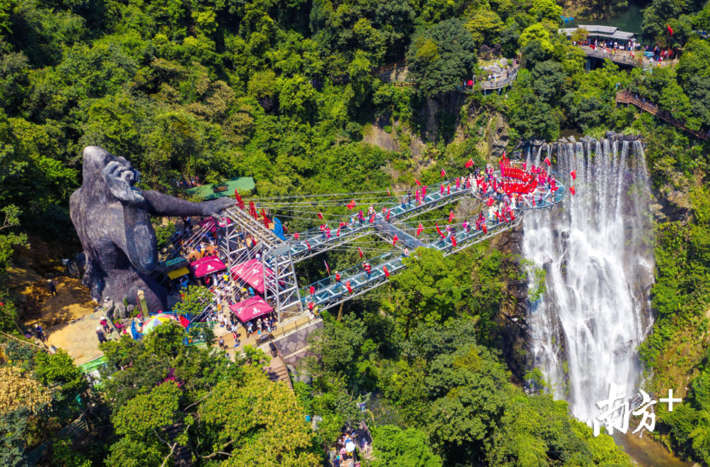 国庆黄金周清远接待游客264.18万人次,同比增长13.28%。 国庆黄金周清远接待游客264.18万人次,同比增长13.28%。