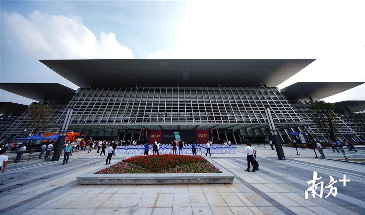 打造全国一流智慧型政务服务大厅!东莞市民服务中心试运行_南方plus_