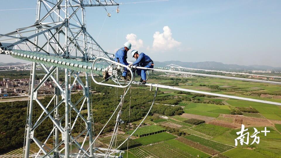 2018年5月25日，500千伏甲湖湾电厂上网线路提前185天完成投产，打通了电力能源输送“新血脉”，为汕尾建设电力能源基地、为缓解珠三角“电荒”作出了积极贡献。