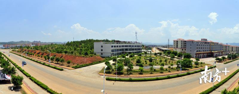 始兴产业转移工业园全景图。邓斌 摄 始兴产业转移工业园全景图。邓斌 摄