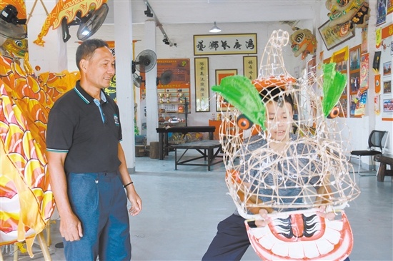 "黄永安在创新中接续传承鹤山狮艺