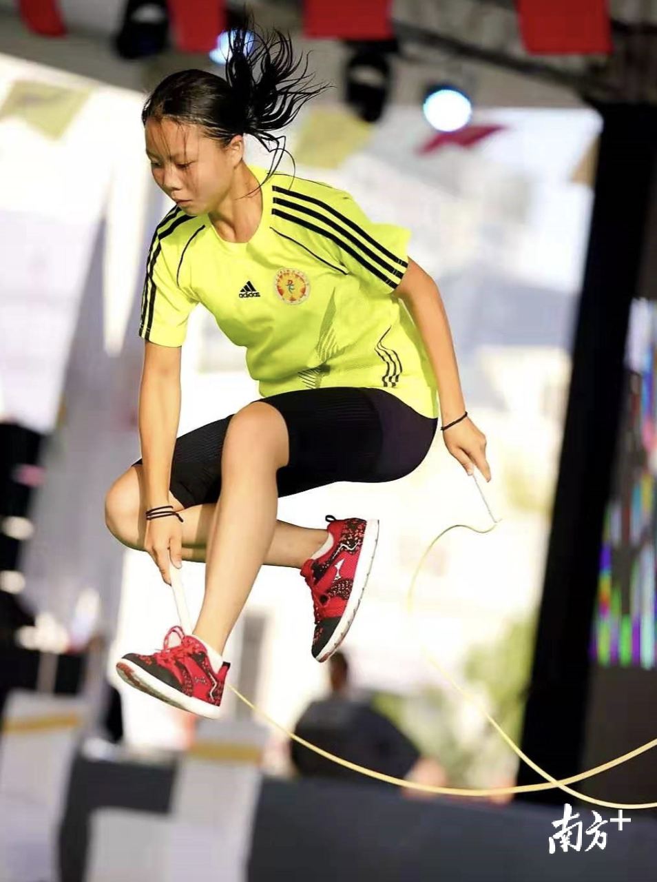 视频为国争光顺德勒流跃动少年花样跳绳队再获11项国际冠军