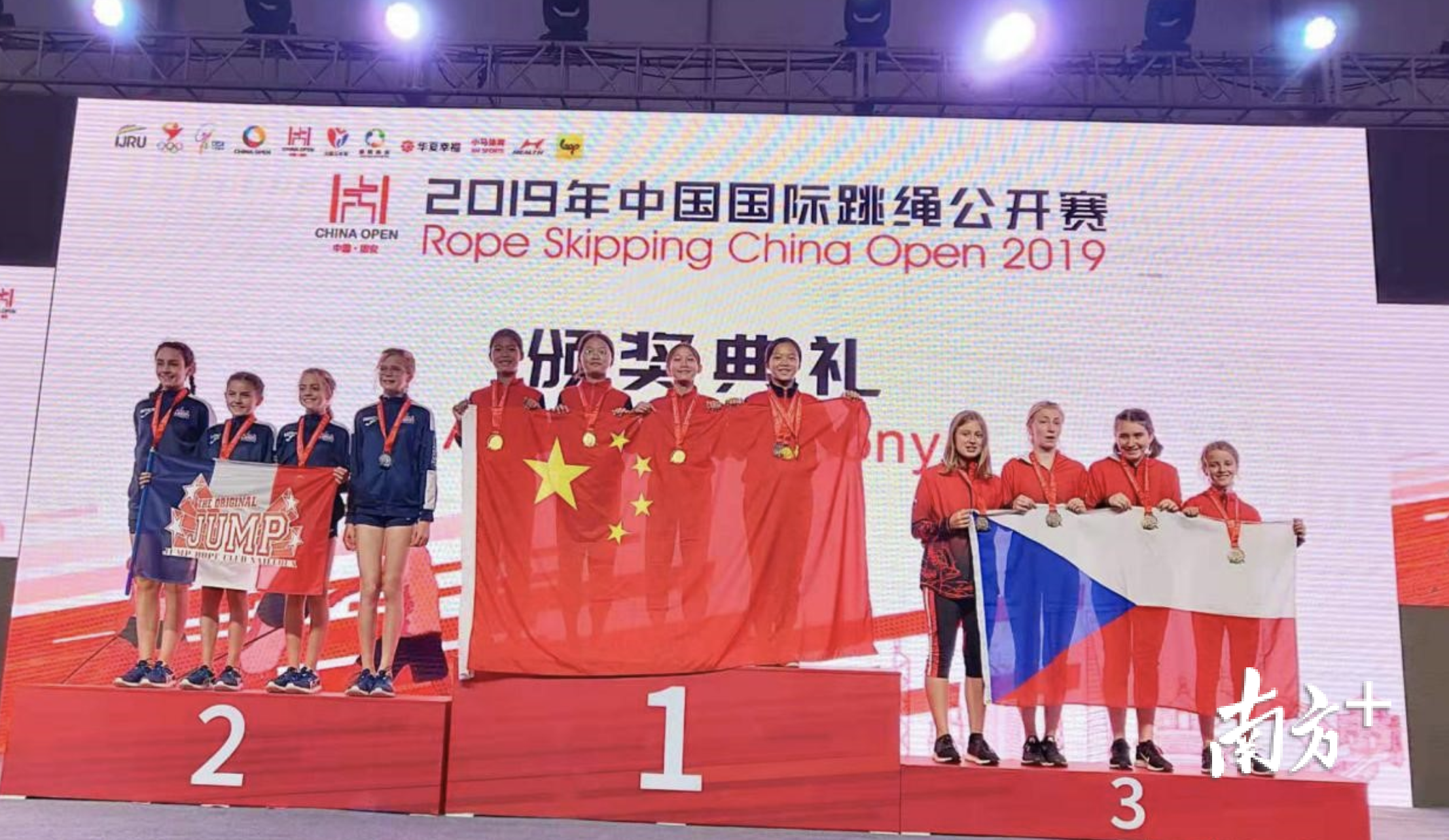 顺德勒流的跳绳健儿在比赛中。