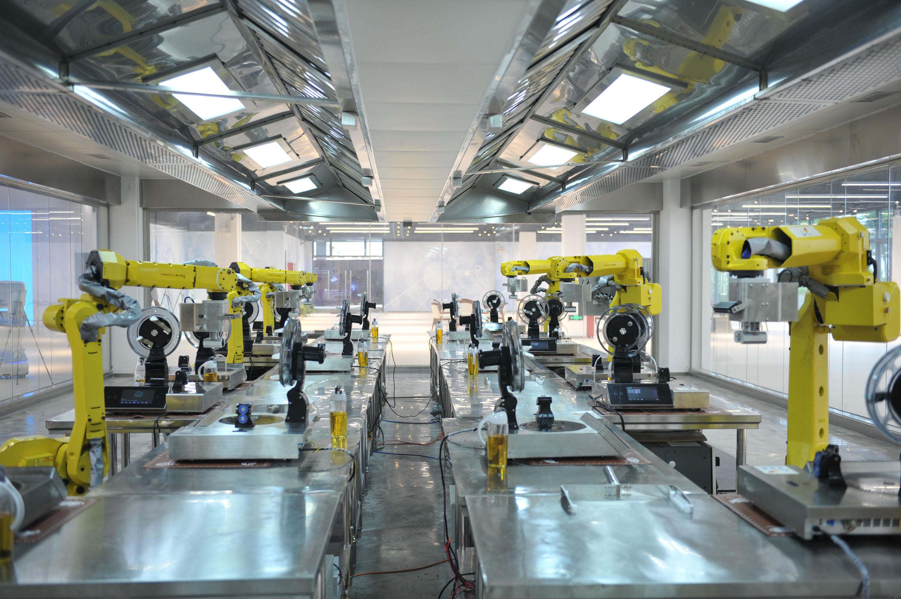 碧桂园跨界转型机器人产业,欲打造智能制造新产业。南方日报记者 戴嘉信 摄 碧桂园跨界转型机器人产业,欲打造智能制造新产业。南方日报记者 戴嘉信 摄