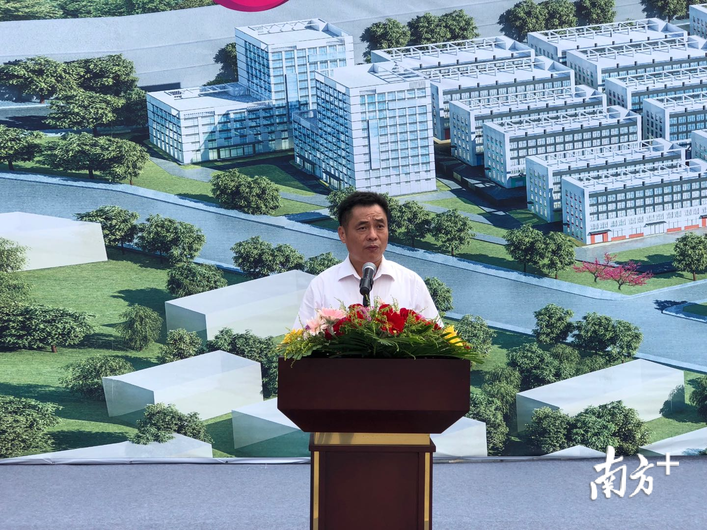 紫金县委书记刘振林承诺将为企业发展打造最优最好的营商环境。