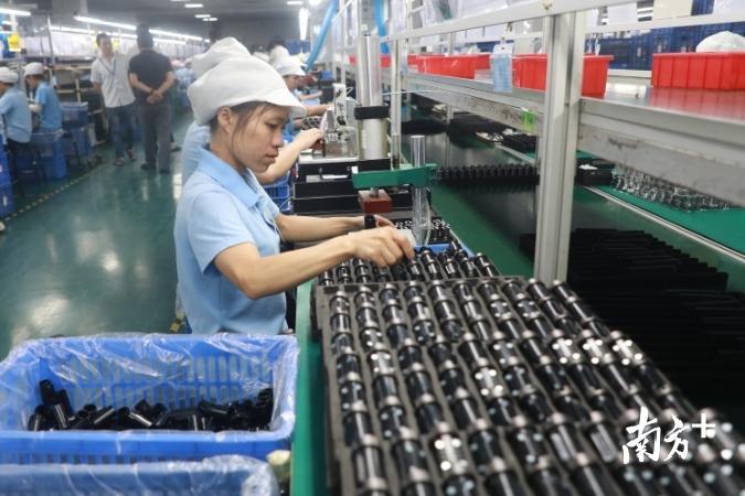 源德盛塑胶电子(深圳)有限公司。