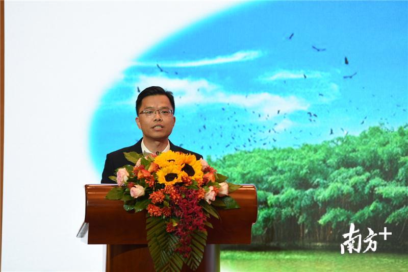 新会区人民政府区长梁明建致辞并推介新会陈皮.杨兴乐摄