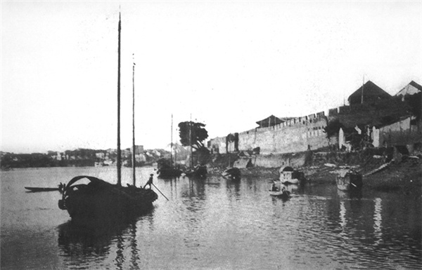 解放之前的惠州府城北面临江城墙。 解放之前的惠州府城北面临江城墙。