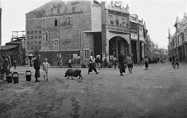 1933年,惠州水东街包公巷路段。 1933年,惠州水东街包公巷路段。