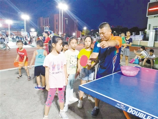 公益培训乒乓球。 