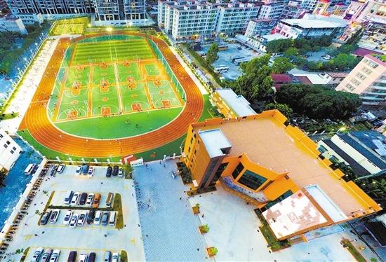 长沙街道地标——长沙文体活动中心全景。 