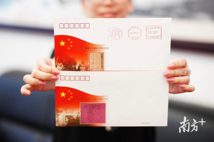 上述的纪念信封一式两份同号，上面分别印有《东莞县军事管制委员会布告》以及《东莞县各界联合庆祝新中国诞生暨全县解放大会宣言》，很有纪念意义。