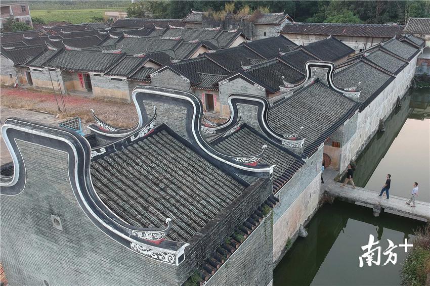 翻修后的鹤湖围，还原了百年前的风格，依然古色古香。