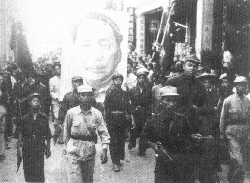 东莞各界游行庆祝解放。