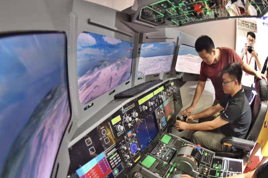 中国电信在现场带来一项特别的互动体验——模拟飞机驾驶。