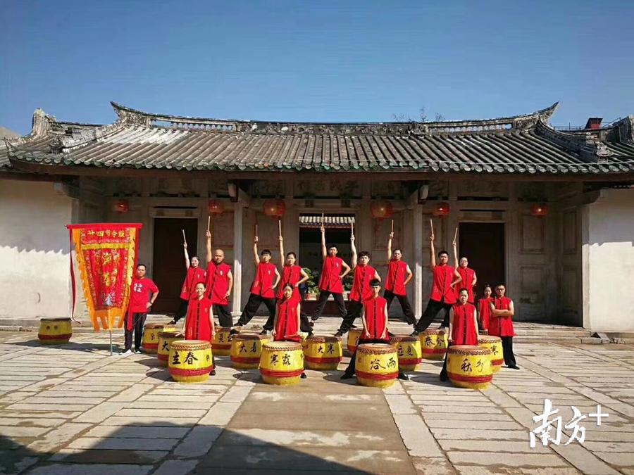 如今,李厝祠门口成了金山街道文体广场.