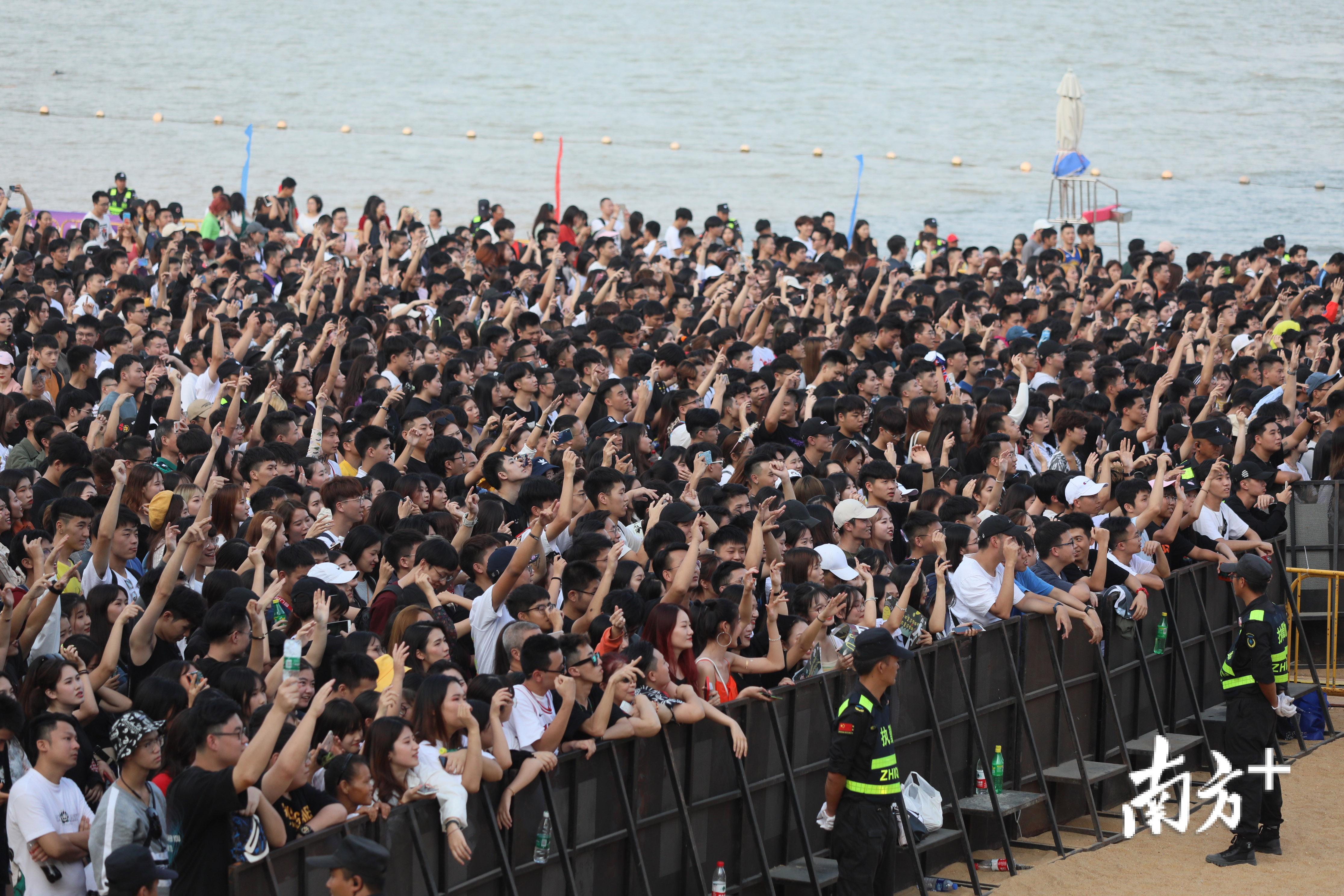 图集华发股份2019珠海沙滩音乐节昨夜震撼开唱现场嗨翻了