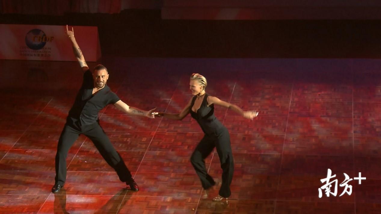 世界拉丁舞冠军 Ferdinando&Yulia表演 世界拉丁舞冠军 Ferdinando&Yulia表演