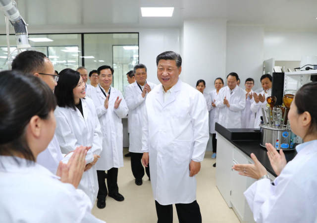 2018年10月22日下午，习近平来到广东省珠海市横琴新区高新技术片区，考察了粤澳合作中医药科技产业园。
