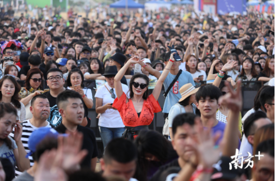 沙滩音乐节现场。钱文攀 摄