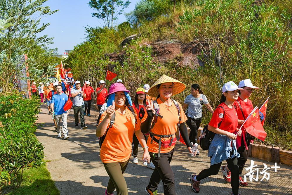 怀着愉悦心情出发，沿途“靓景”一路相随。