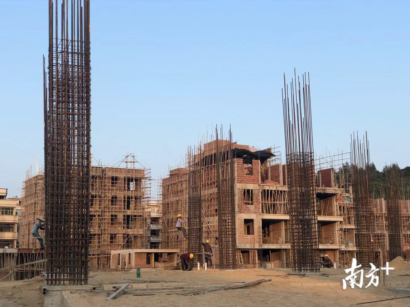 前澳埠新村建设如火如荼推进。余丹 摄 前澳埠新村建设如火如荼推进。余丹 摄