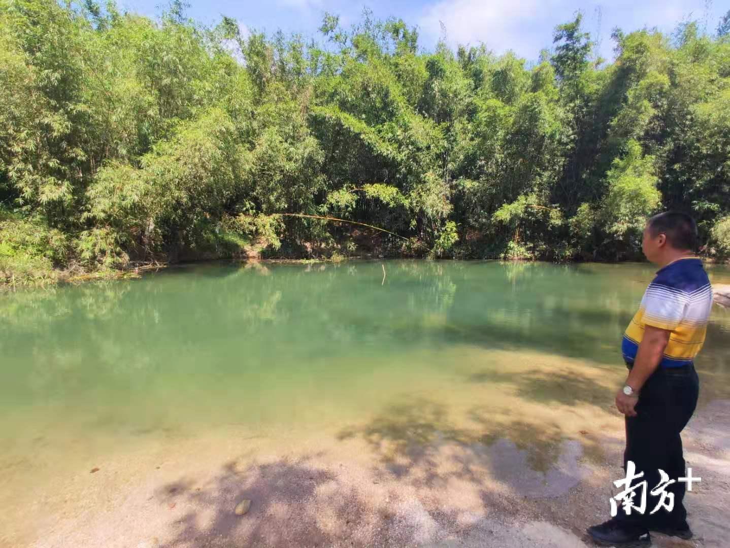 事发地点是里联村一处河湾。