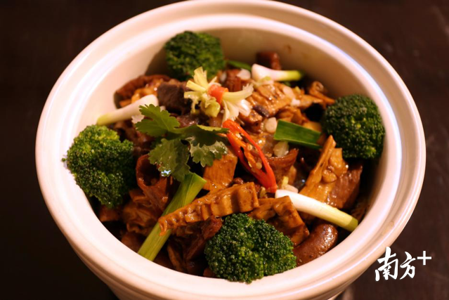 连州风味牛杂。 连州风味牛杂。