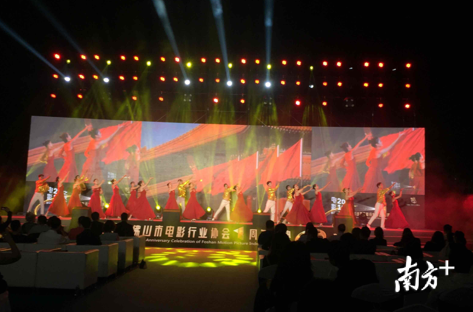 佛山市电影行业协会一周年盛典在广佛碧桂园上城举行。