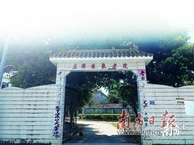 龙潭镇敬老院还保留着原来的名字。于蕾 摄