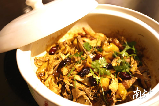 红枣鸡。 红枣鸡。