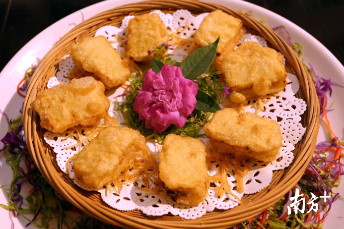 炸酥肉。 炸酥肉。