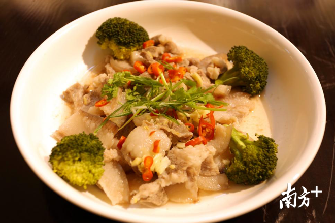 白切石头猪肉。 白切石头猪肉。