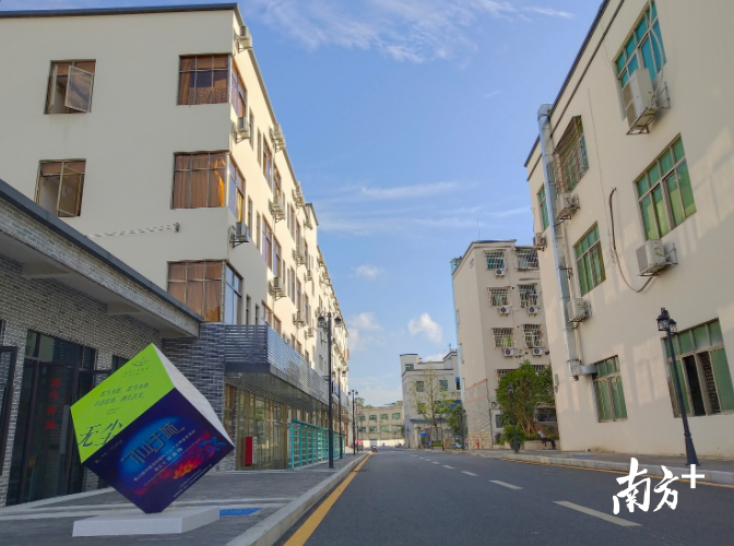 平湖跨境电商小镇。 朱洪波 摄