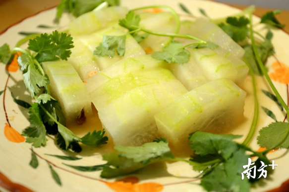 腊味扣冬瓜。 腊味扣冬瓜。