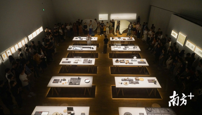 诚品生活深圳4F展演厅 「世外」——器物、屏风、绘画作品展现场全景