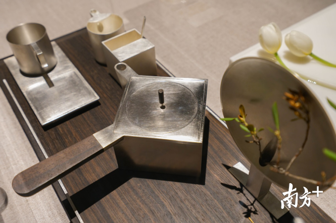 卢志荣《世外》——「银檀鸳鸯」展品