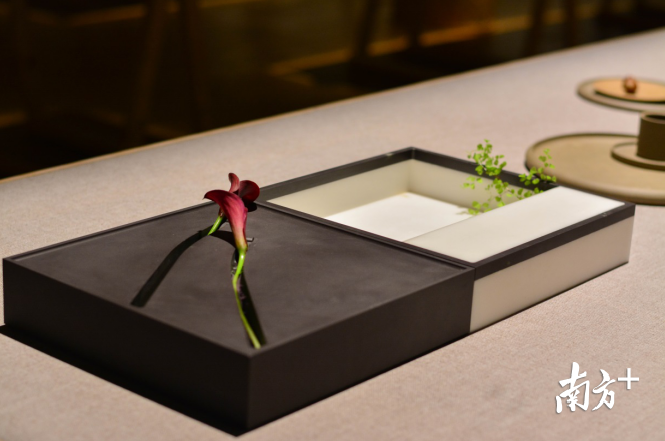 卢志荣《世外》——「石上生花」展品