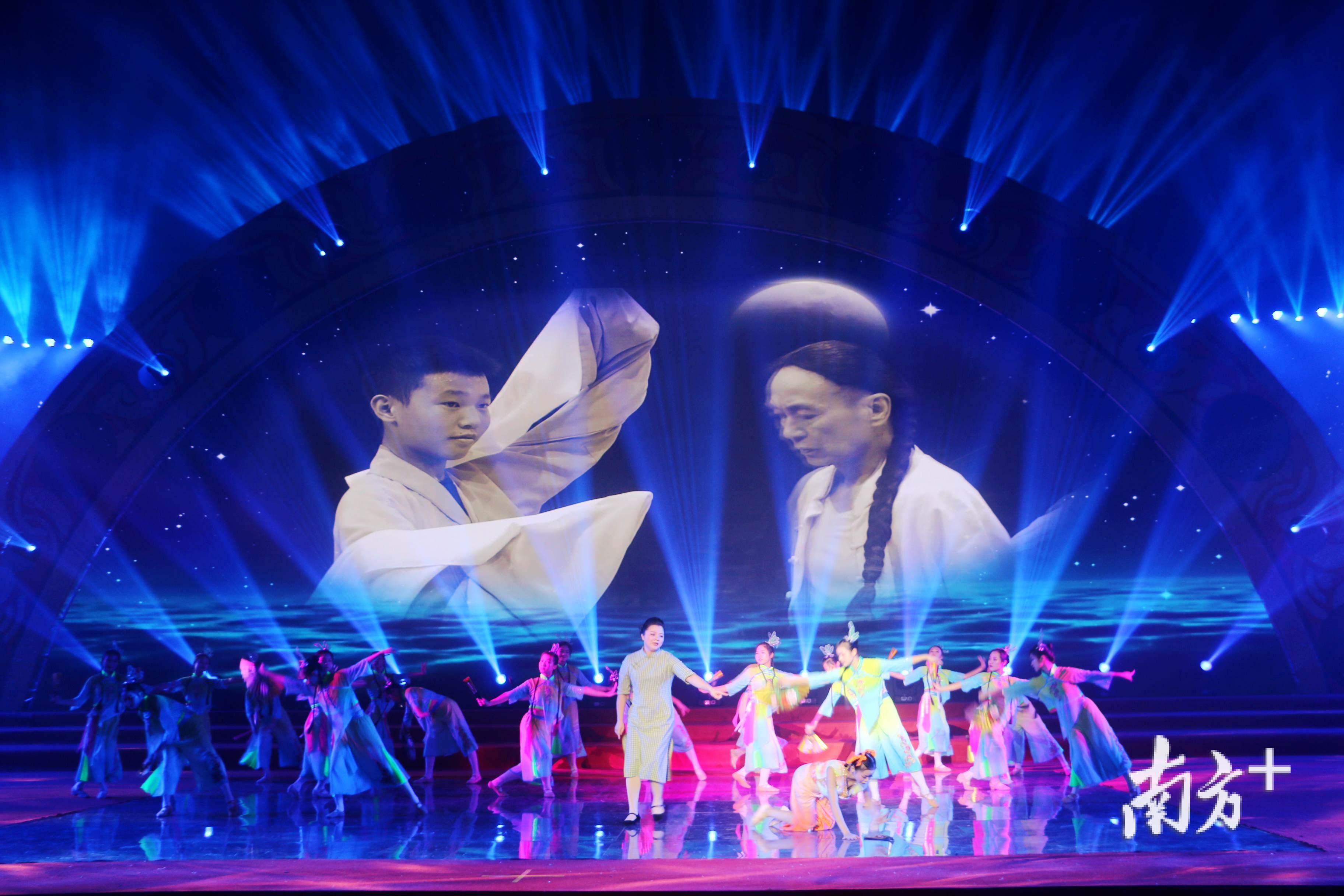 情景剧《梨园筑新梦》融合了戏曲、舞蹈等元素。