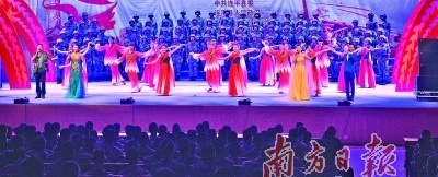 2017年7月，驻连平部队官兵和当地群众联袂上演精彩文艺节目。连平县文广旅体局供图 