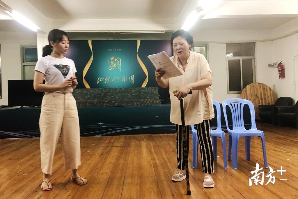 演员们特别珍惜排练机会，每次排练都精益求精。受访者供图