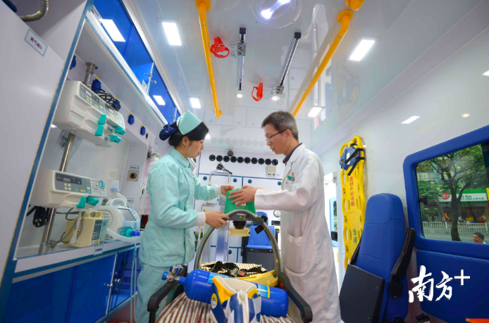 救护车的舱体为4165×2120×2020mm。 救护车的舱体为4165×2120×2020mm。