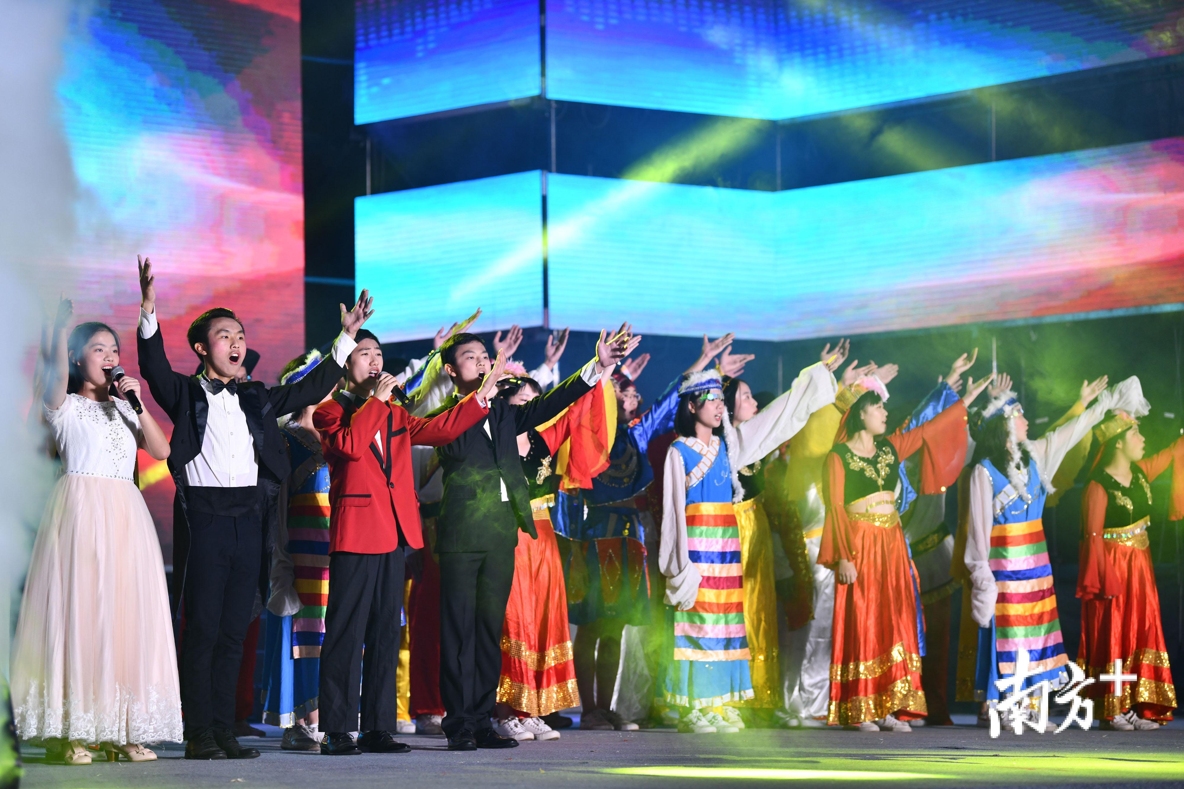 我们走向复兴，创造辉煌！