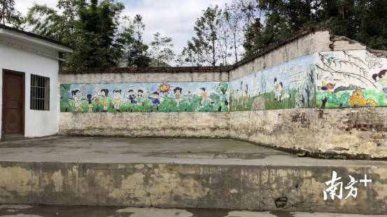 太平小学孩子六一儿童节的舞台