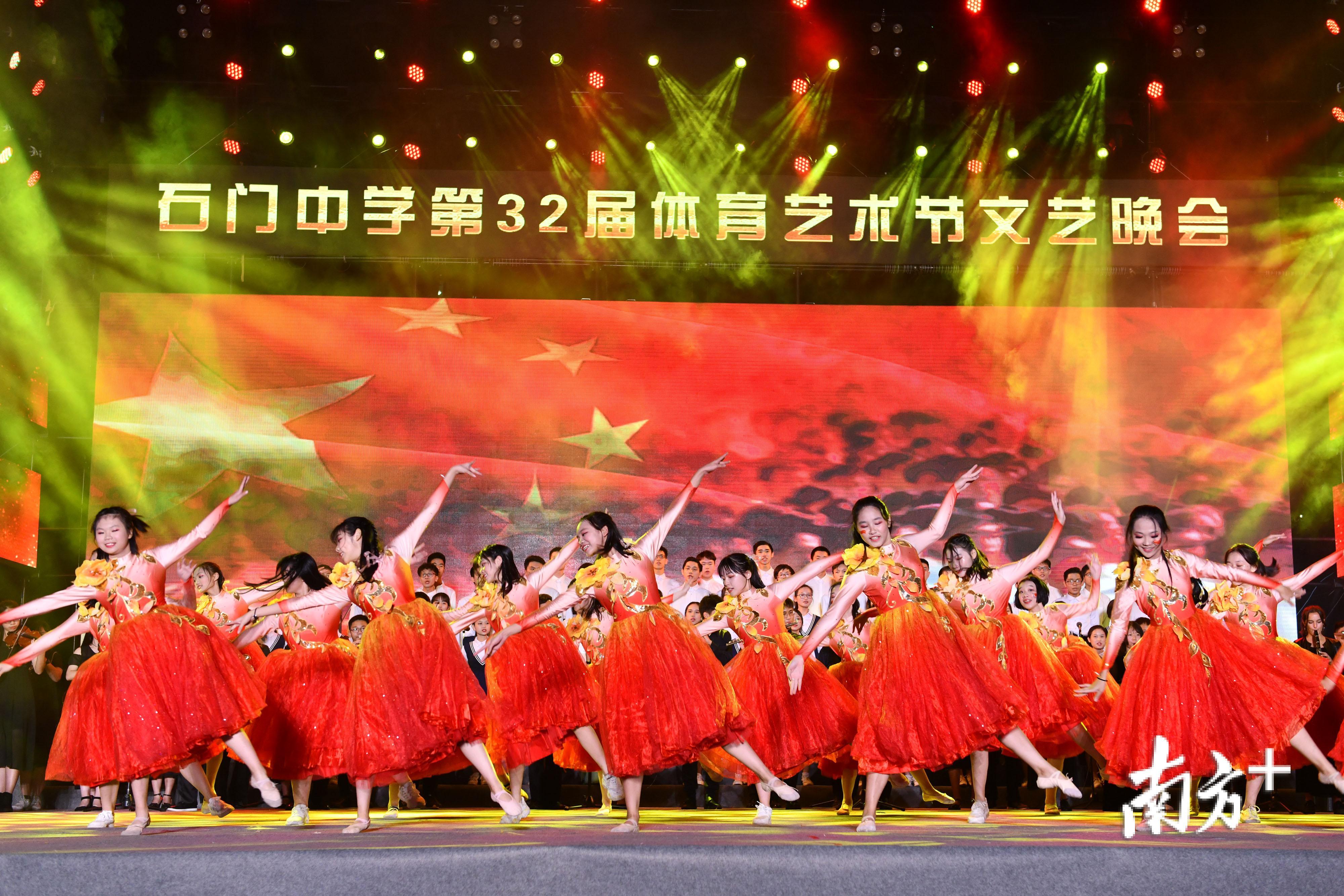 学校合唱团 管乐团 民乐团 舞蹈团带来《我和我的祖国》！